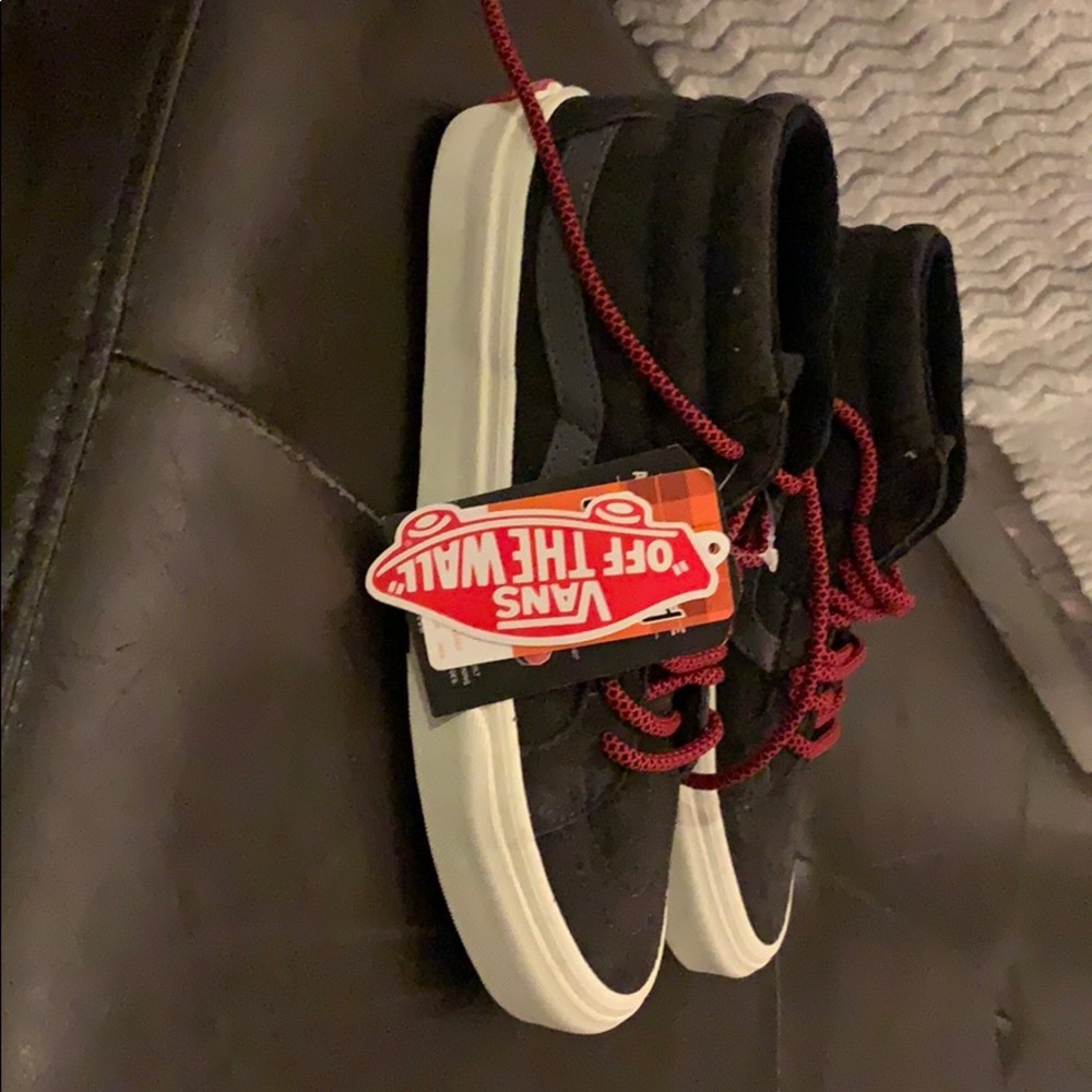 New Vans mid rise dark grey men’s 5.0, women’s 6.5